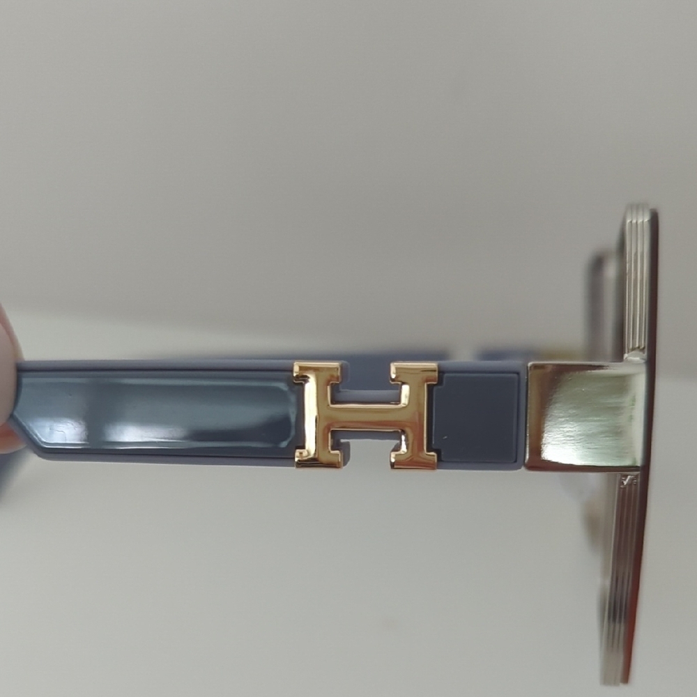 Elegant Gradient Square Sunglasses - image 8